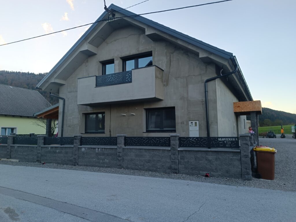 NAJDI GRADBENIKA – BALKONSKA OGRAJA