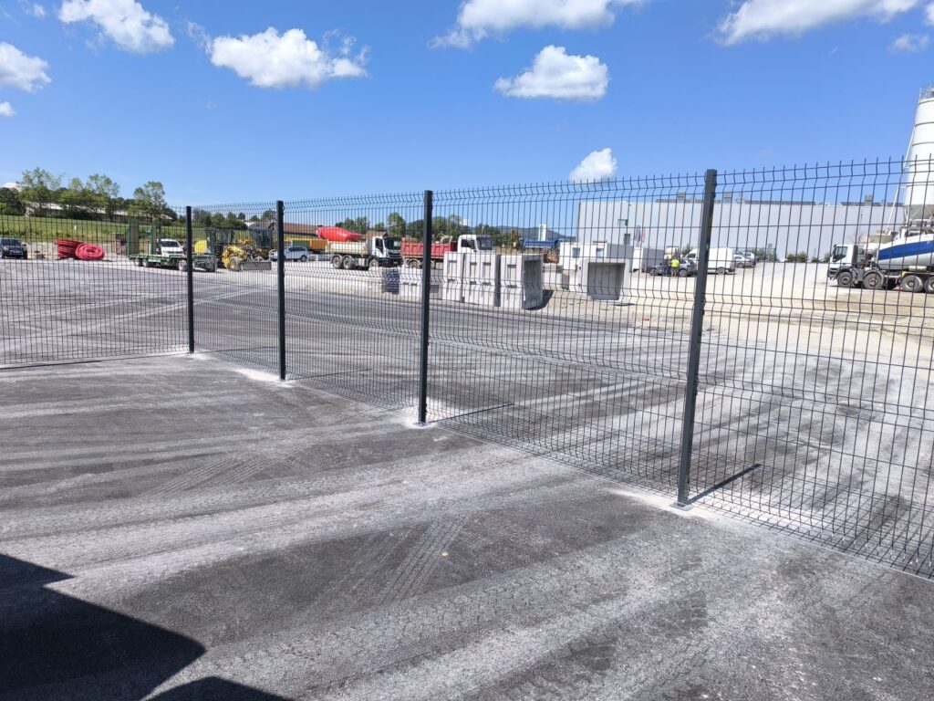 NAJDI GRADBENIKA – PANELNA OGRAJA