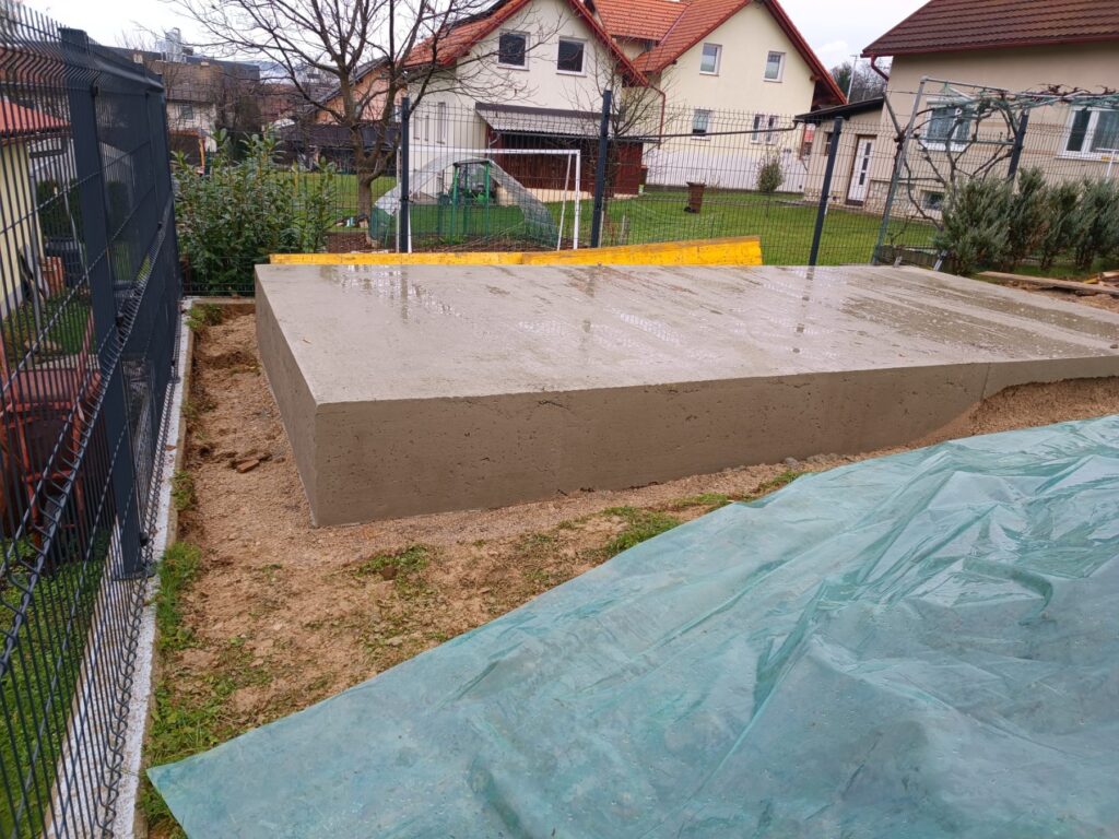 NAJDI GRADBENIKA – PLOŠČA ZA TERASO