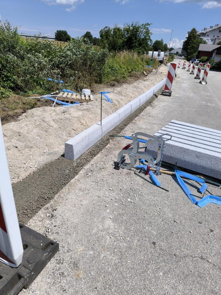 NAJDI GRADBENIKA – POLAGANJE ROBNIKOV