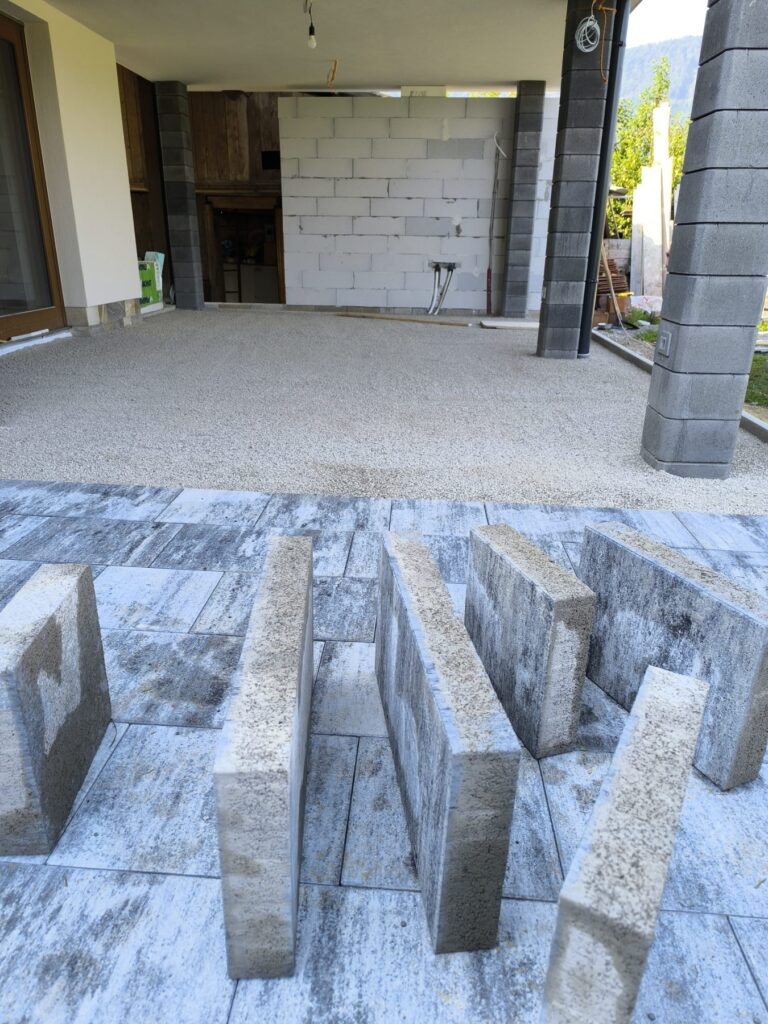 NAJDI-GRADBENIKA-POLAGANJE-TLAKOV