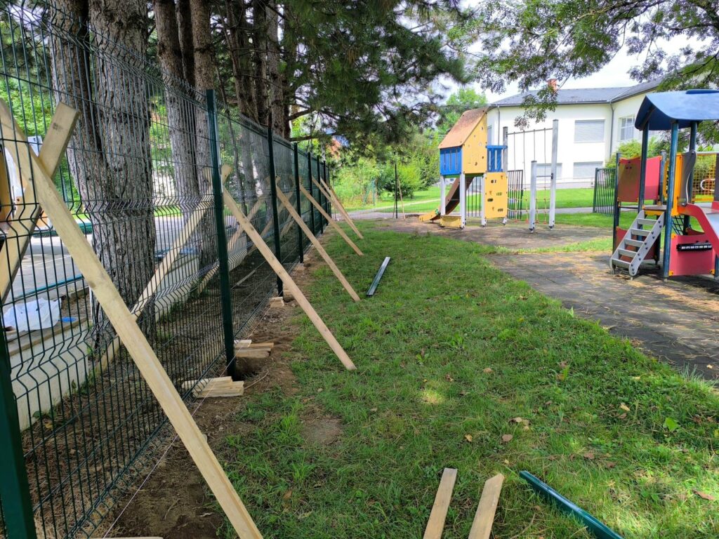 NAJDI GRADBENIKA- POSTAVITEV PANELNE OGRAJE